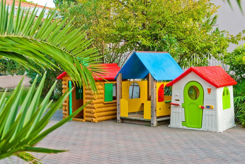 Villaggio Mare Blu Бибионе Экстерьер фото